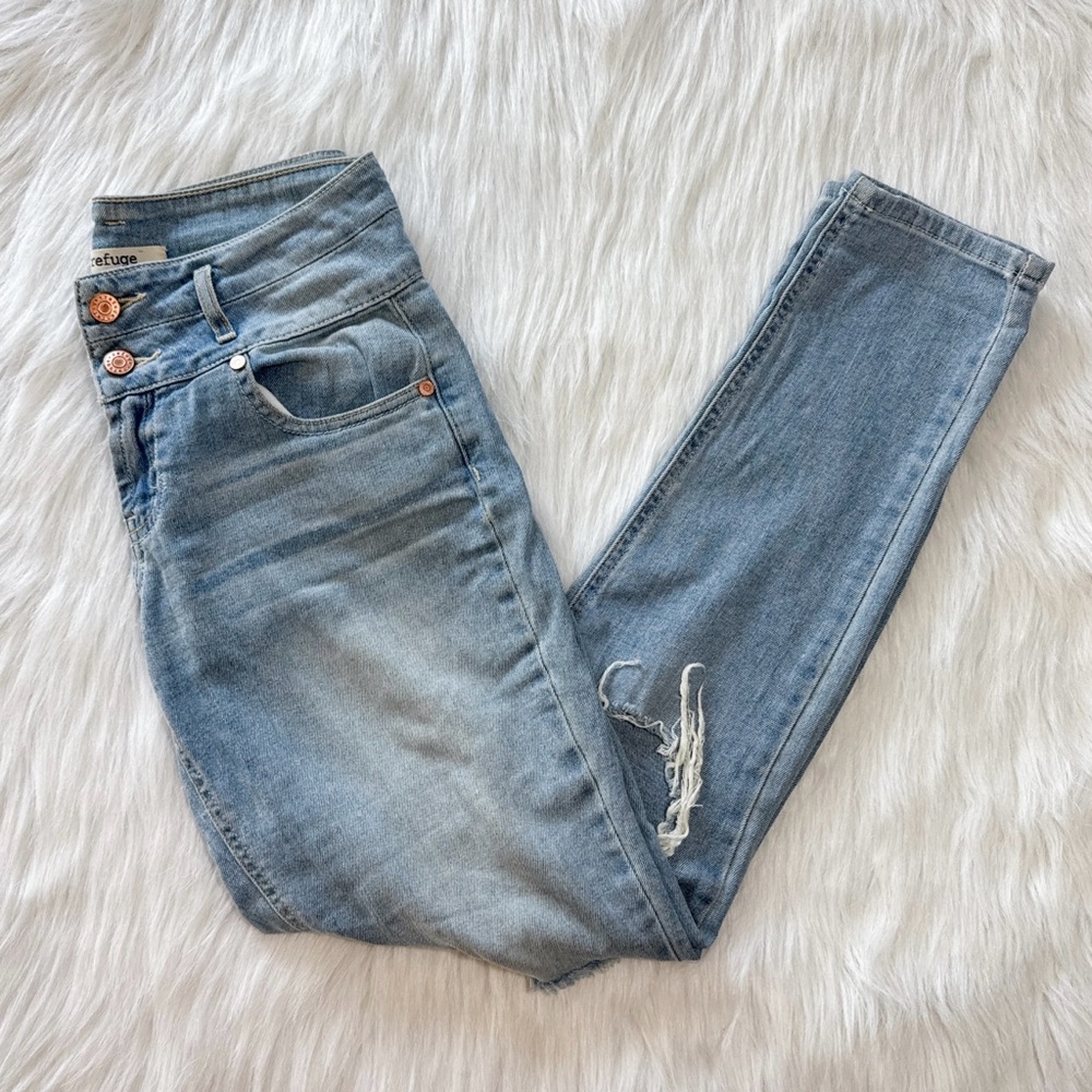 Light wash ripped skinny jeans